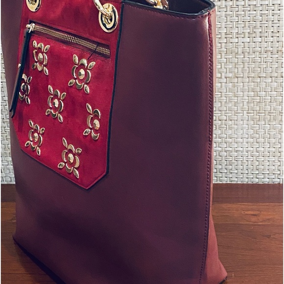 🌟3xHP🌟NWOT Kate Landry Burgundy Faux Leather & Suede Tote w/ Gold Floral - Picture 7 of 13